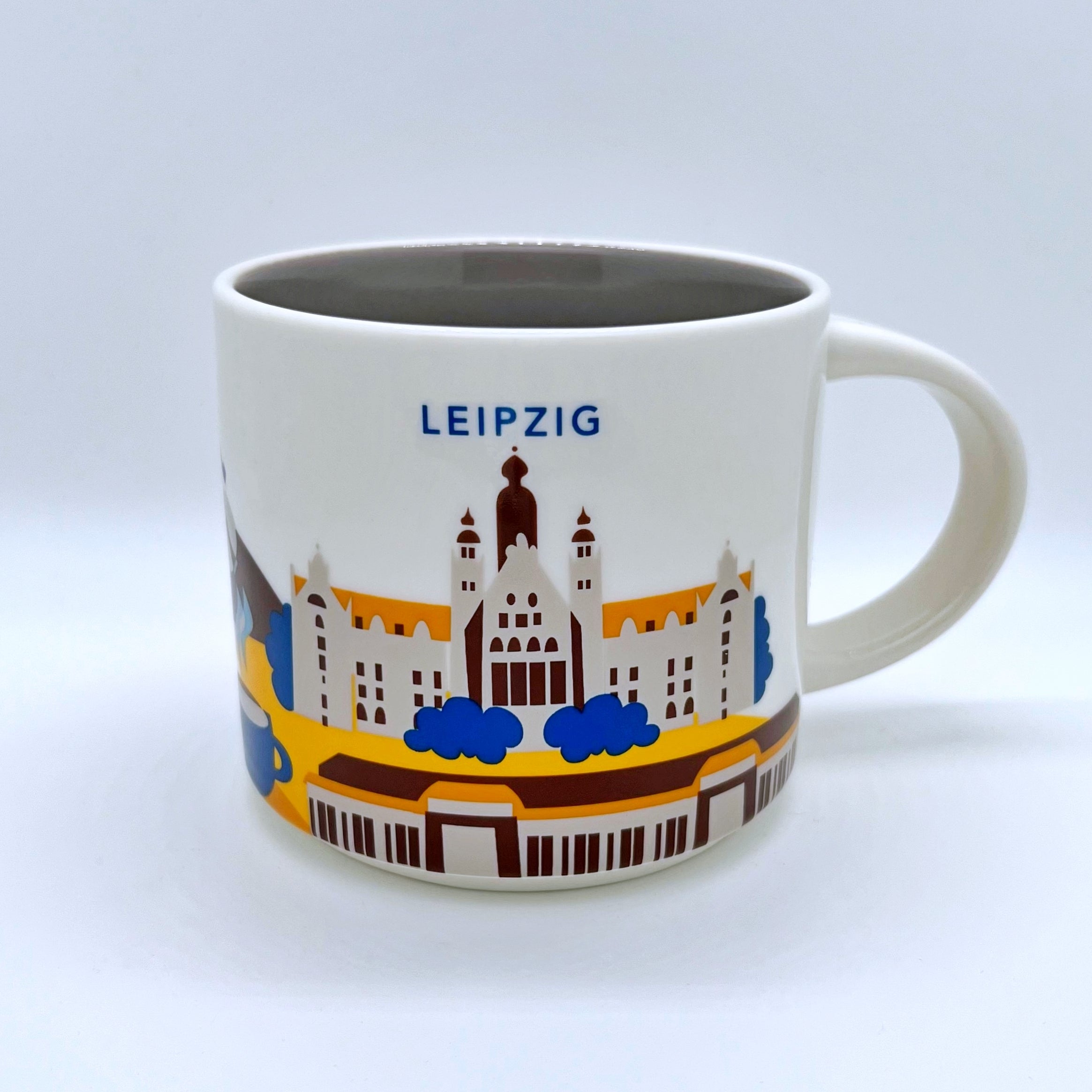Kaffee Tee oder Cappuccino Tasse von Starbucks mit gemalten Bildern aus der Stadt Leipzig
