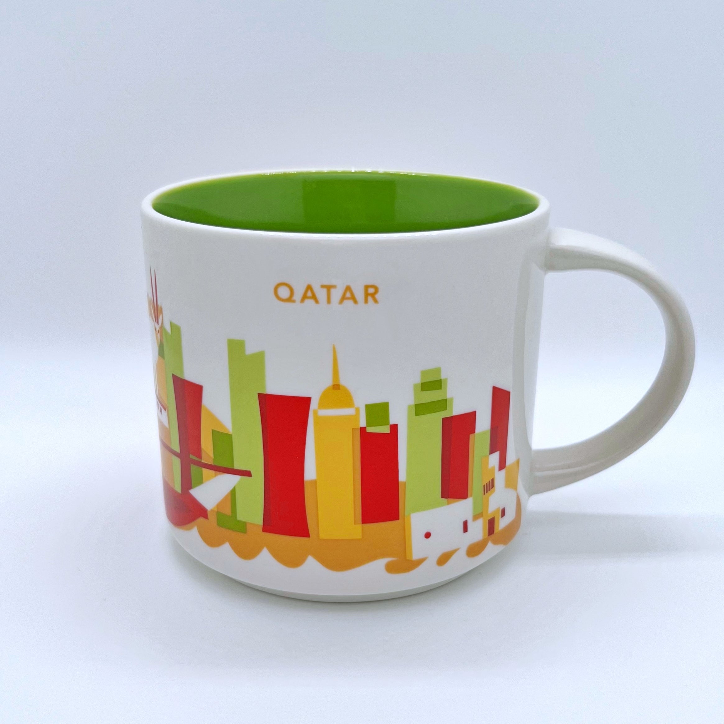 Kaffee Cappuccino oder Tee Tasse von Starbucks mit gemalten Bildern aus dem Land Katar