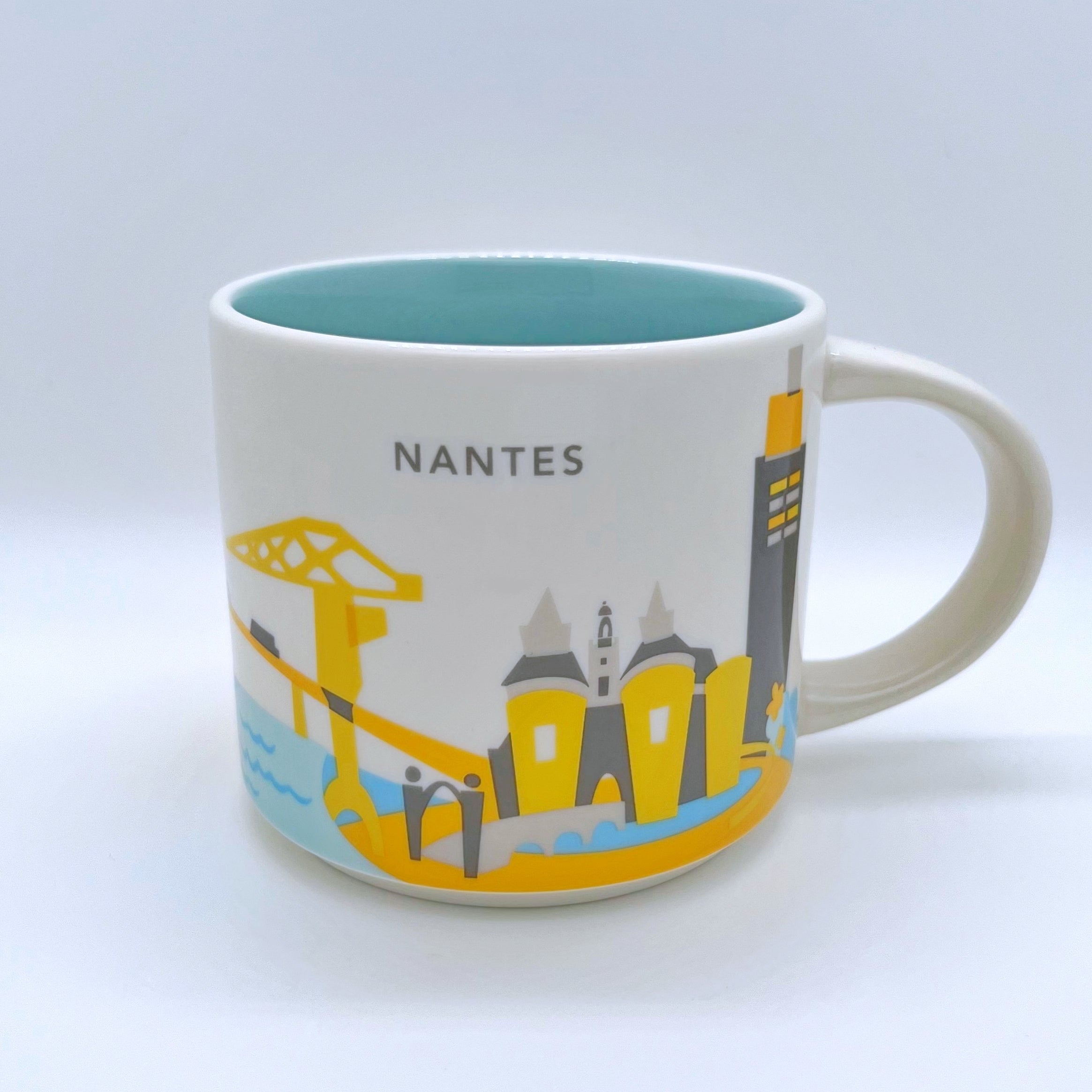 Kaffee Cappuccino oder Tee Tasse von Starbucks mit gemalten Bildern aus der Stadt Nantes