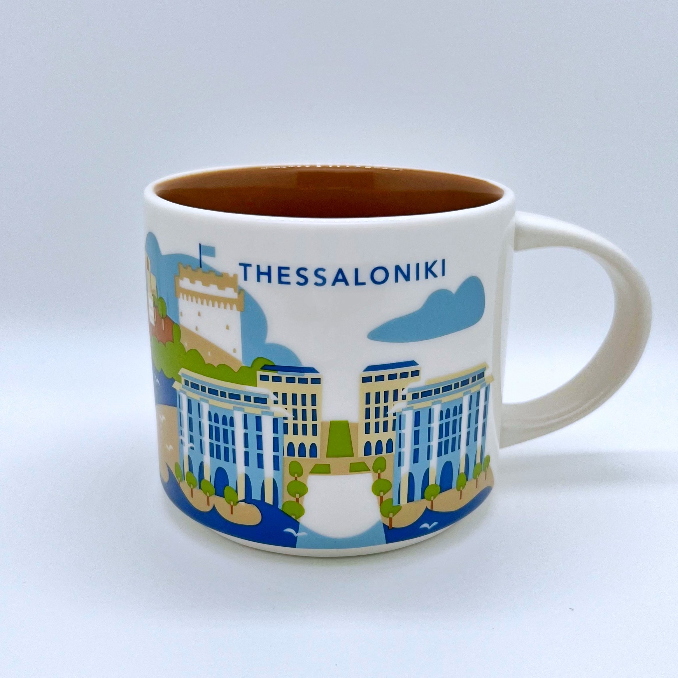 Kaffee Tee und Cappuccino Tasse von Starbucks mit gemalten Bildern aus der Stadt Thessaloniki